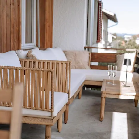 Mountlake House 펜션